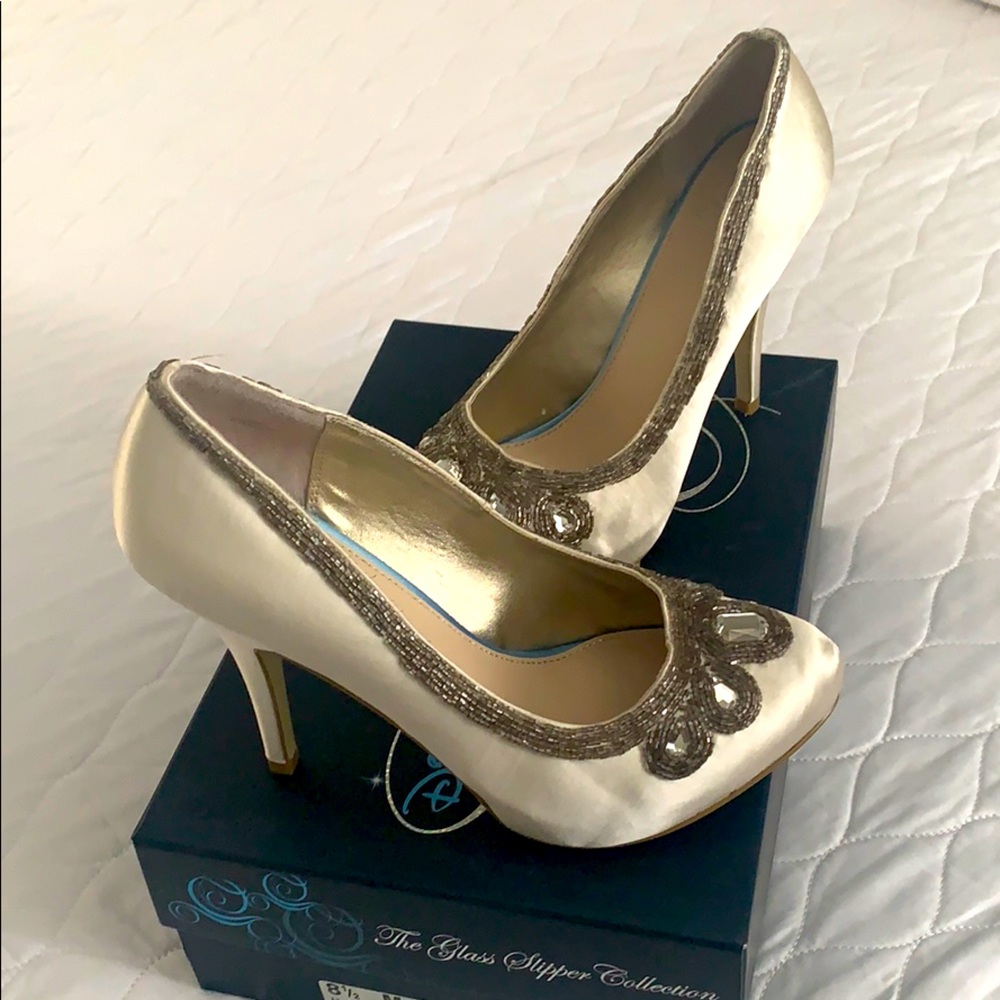High heeled shoes - Ivory